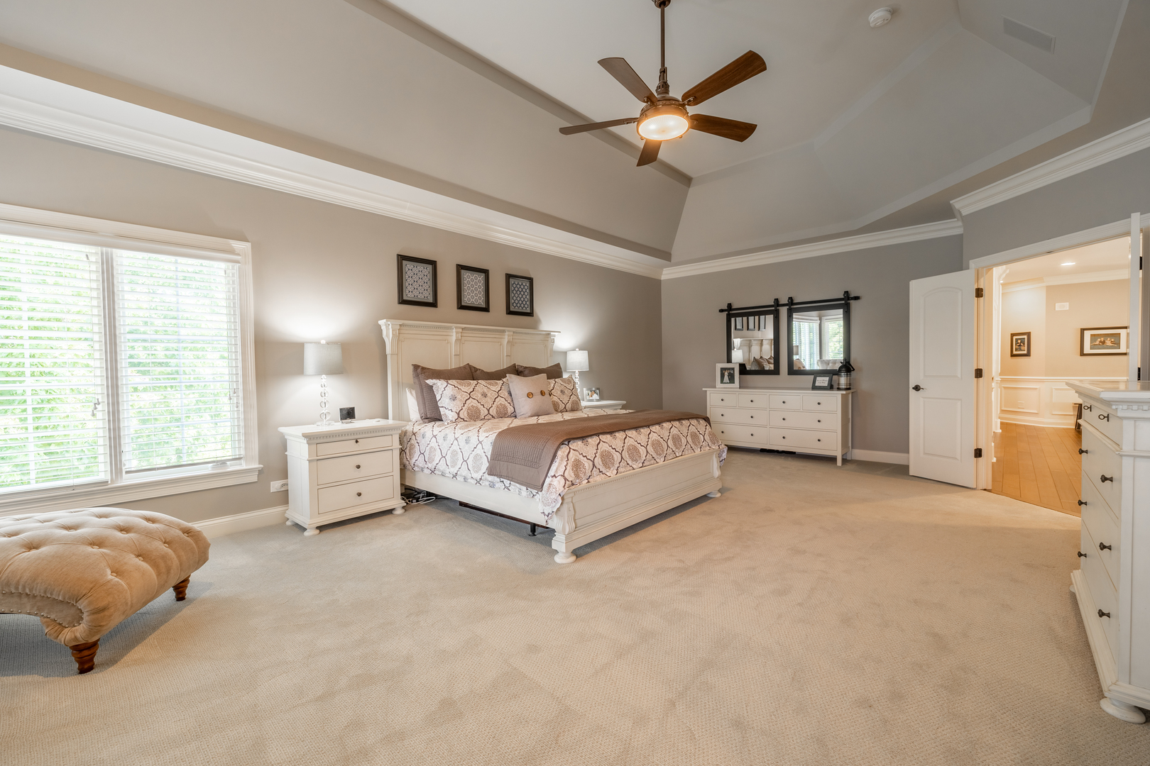 Elgin, Illinois, 60124, United States, 4 Bedrooms Bedrooms, ,5 BathroomsBathrooms,Residential,Active,2051949