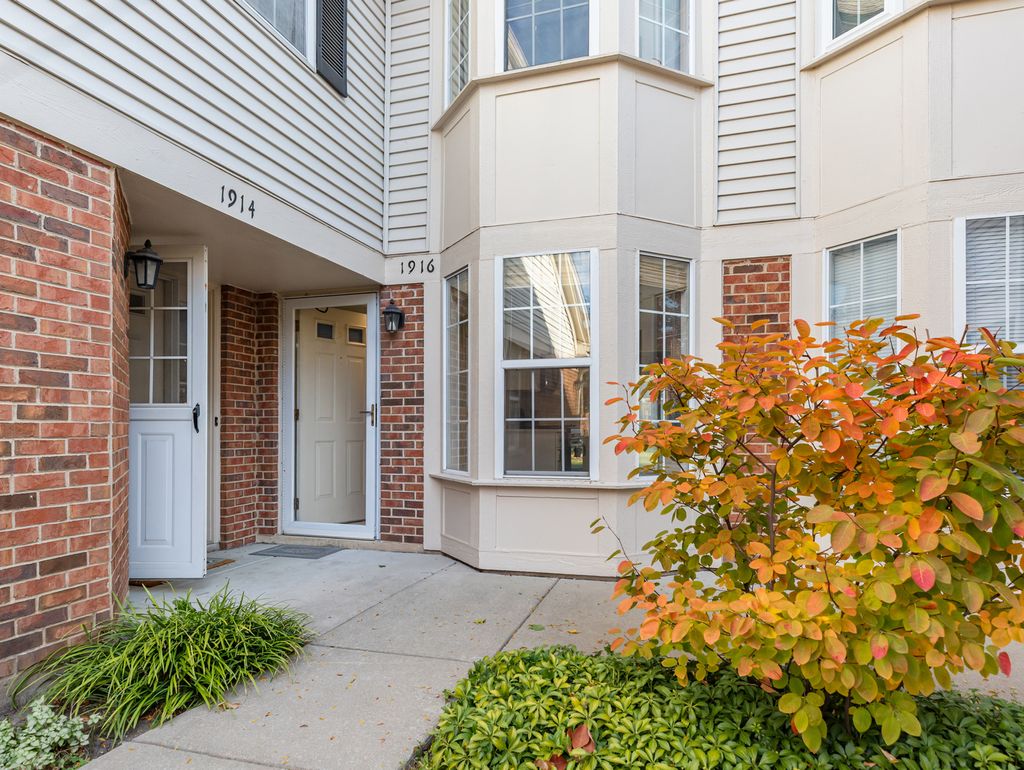 Photo for 1916 Quaker Hollow Lane, Streamwood, IL 60107 (MLS # 12489861)