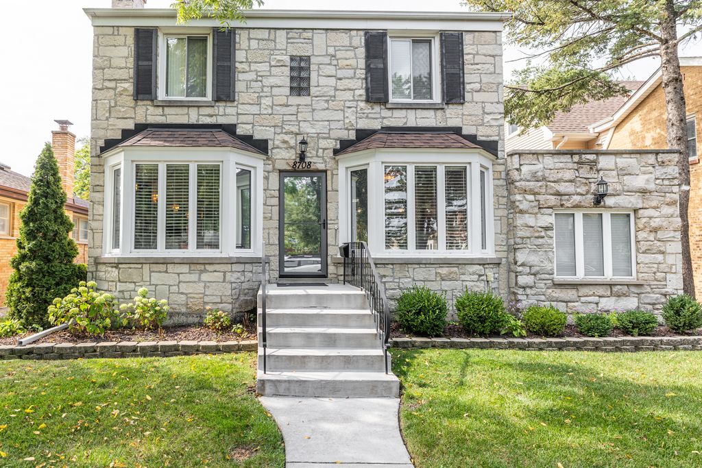 Photo for 8708 Central Avenue, Morton Grove, IL 60053 (MLS # 12477117)