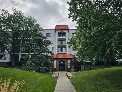 Tiny photo for 350 Plum Creek Drive #305, Wheeling, IL 60090 (MLS # 12764011)