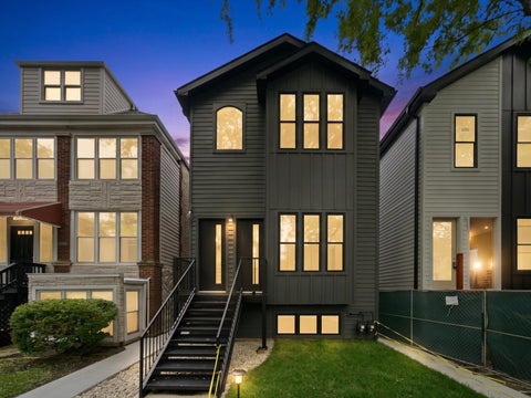 Photo of 3644 W Cornelia Avenue #1, Chicago, IL 60618 (MLS # 12596160)