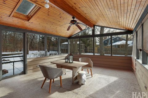 Tiny photo for 840 Hawthorne Lane, Libertyville, IL 60048 (MLS # 12549664)