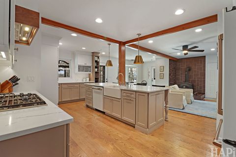 Tiny photo for 840 Hawthorne Lane, Libertyville, IL 60048 (MLS # 12549664)