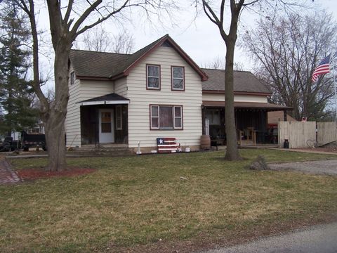 Photo of 202 N 2nd Avenue, Chenoa, IL 61726 (MLS # 12584115)