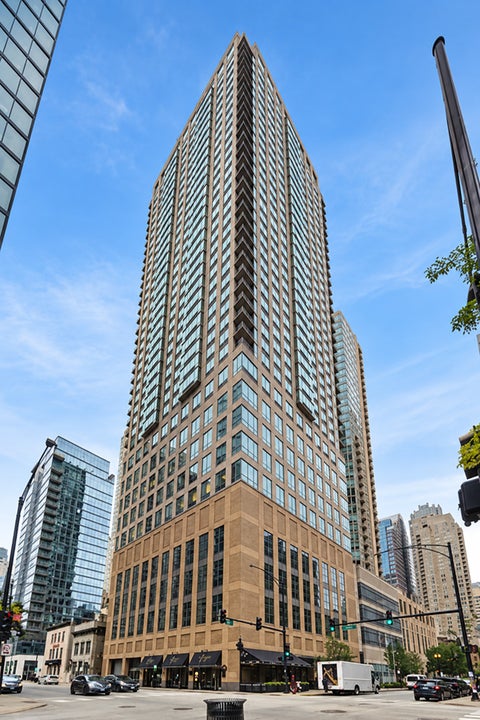 Photo of 2 E ERIE Street #3205, Chicago, IL 60611 (MLS # 12776043)