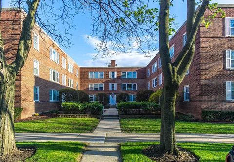 2207 W Morse Avenue 3 Chicago IL 60645