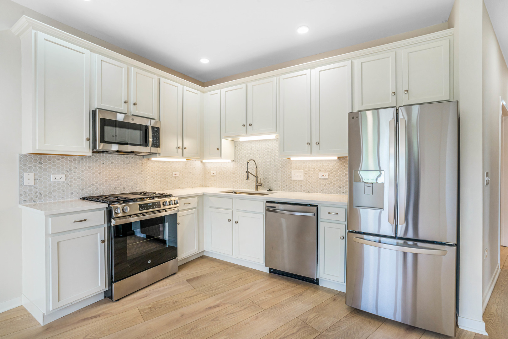2951 N Clybourn Avenue 406