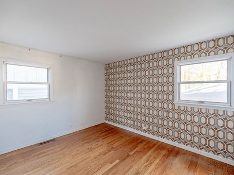 Tiny photo for 2424 Cowper Avenue, Evanston, IL 60201 (MLS # 12516574)