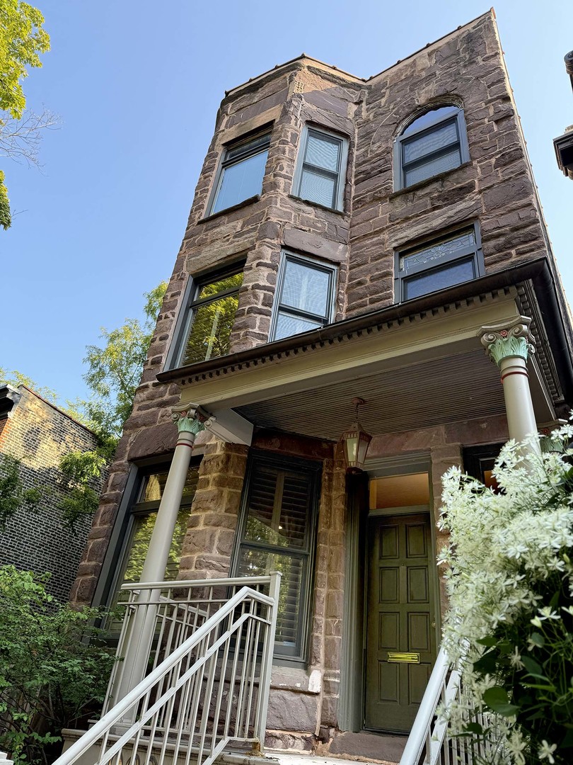 907-909 W Webster Avenue