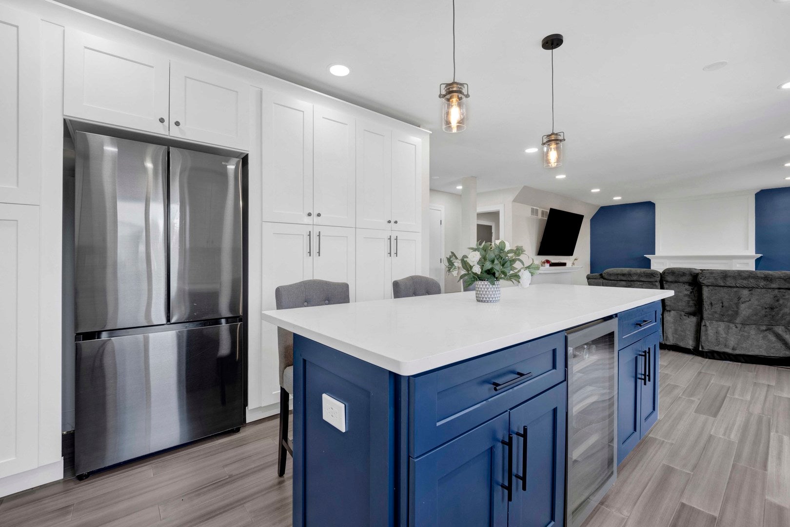 6909 Twin Falls Drive