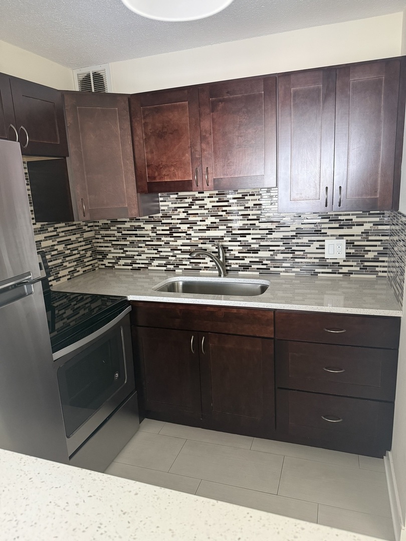 2728 N HAMPDEN Court 1704