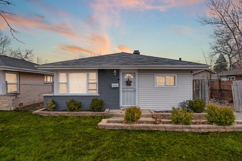 Tiny photo for 16145 Hermitage Avenue, Markham, IL 60428 (MLS # 12589597)