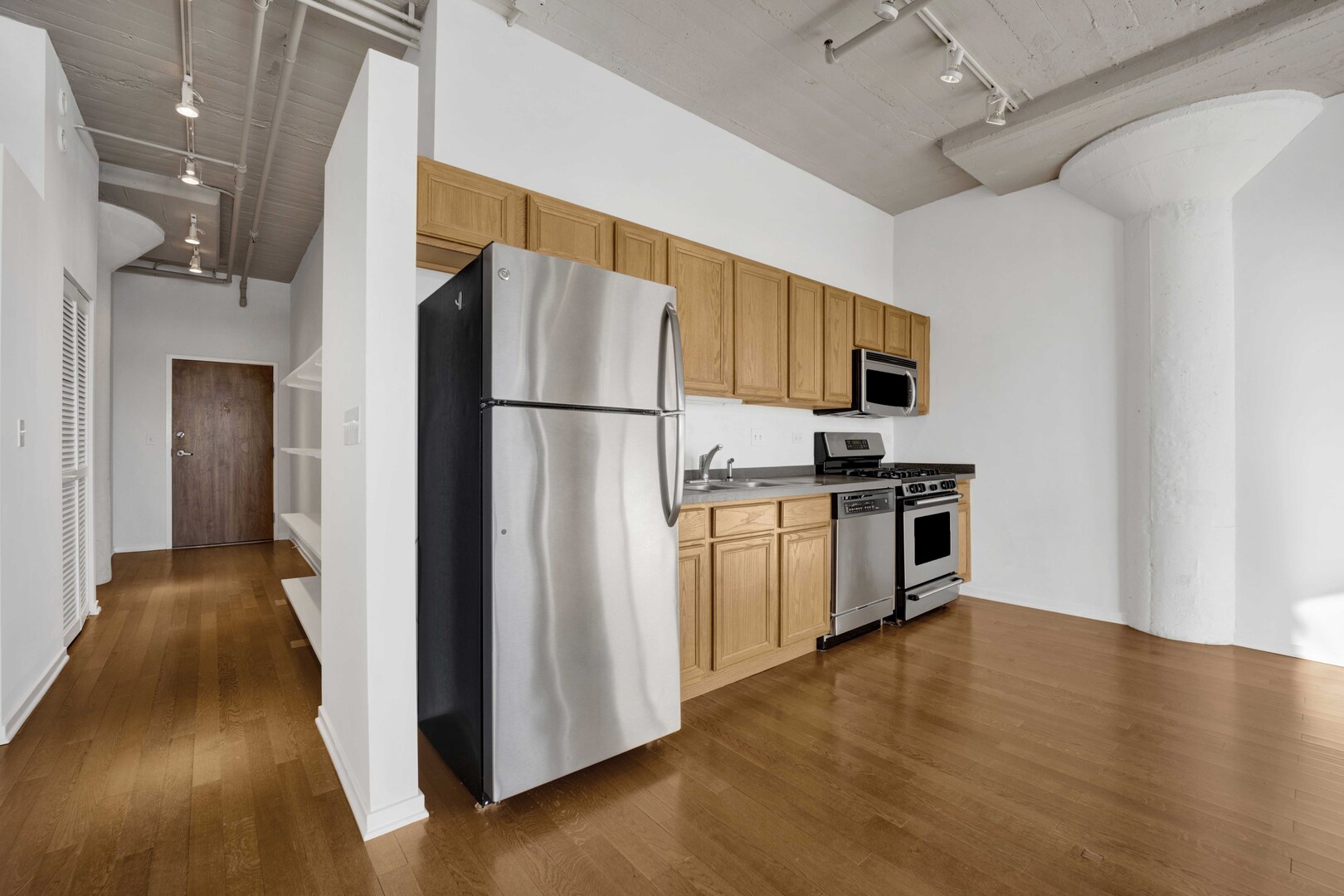 1525 S Sangamon Street 610