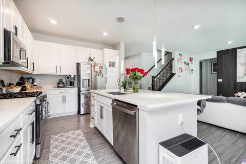 Tiny photo for 321 S Pointe Avenue, South Elgin, IL 60177 (MLS # 12713539)
