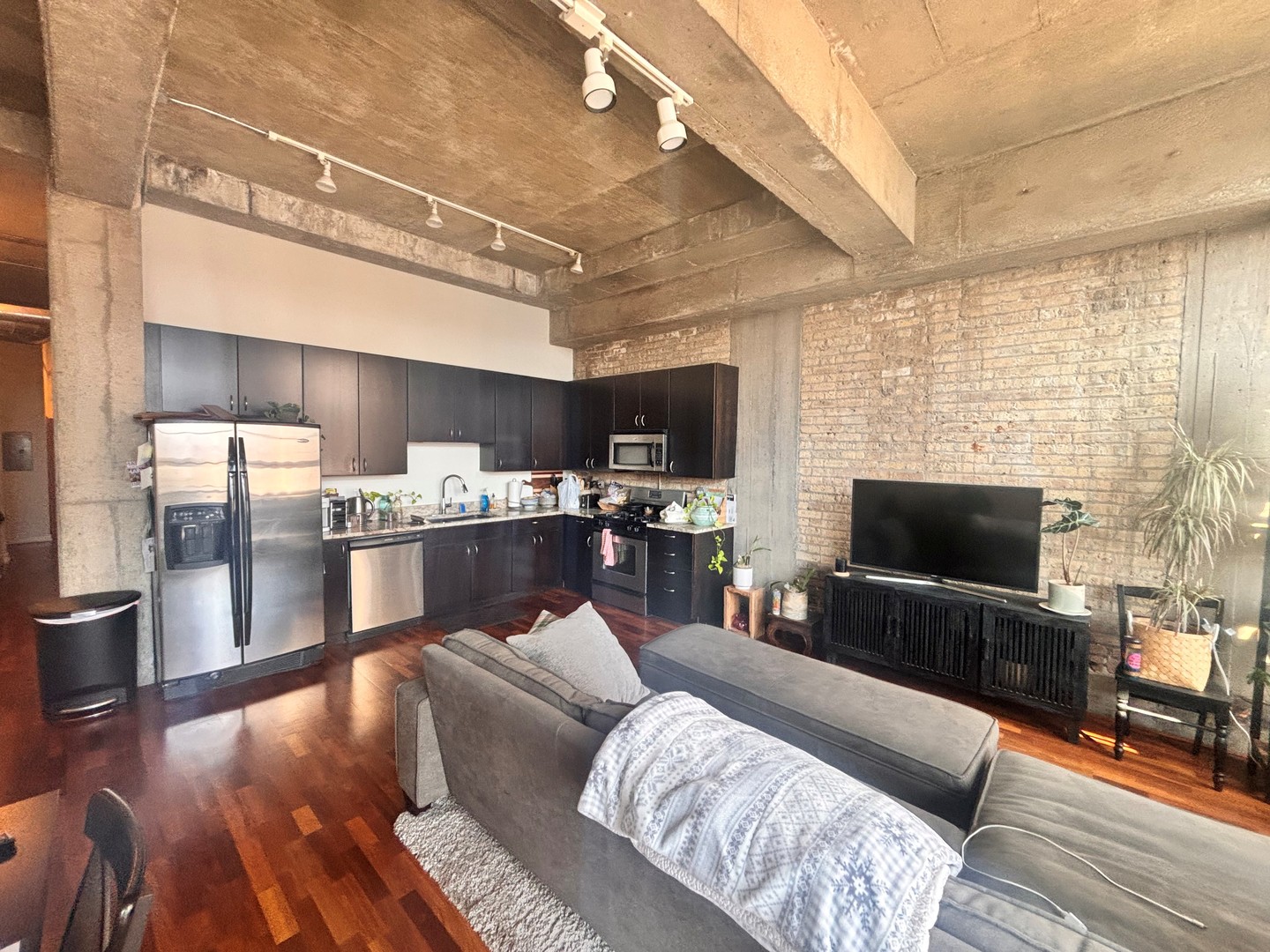 3963 W BELMONT Avenue 217