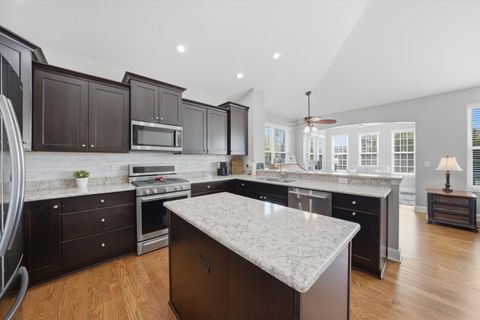 Tiny photo for 4055 Chesapeake Lane, Naperville, IL 60564 (MLS # 12628307)