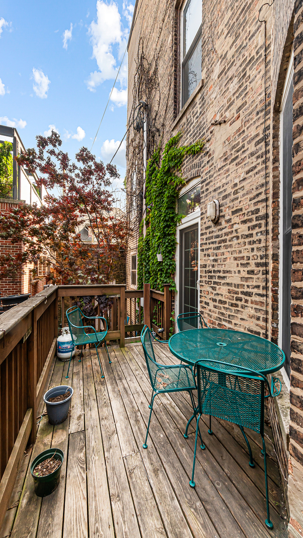 1049 W Wellington Avenue 1B