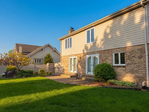 Tiny photo for 8732 W Surrey Park Park, Palos Hills, IL 60465 (MLS # 12637340)