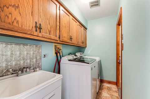Tiny photo for 8732 W Surrey Park Park, Palos Hills, IL 60465 (MLS # 12637340)