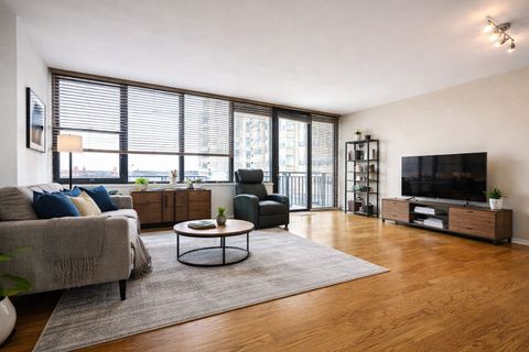 Tiny photo for 3430 N Lake Shore Drive #15M, Chicago, IL 60657 (MLS # 12593973)