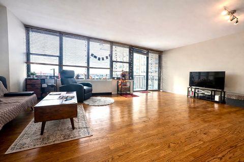 Tiny photo for 3430 N Lake Shore Drive #15M, Chicago, IL 60657 (MLS # 12593973)