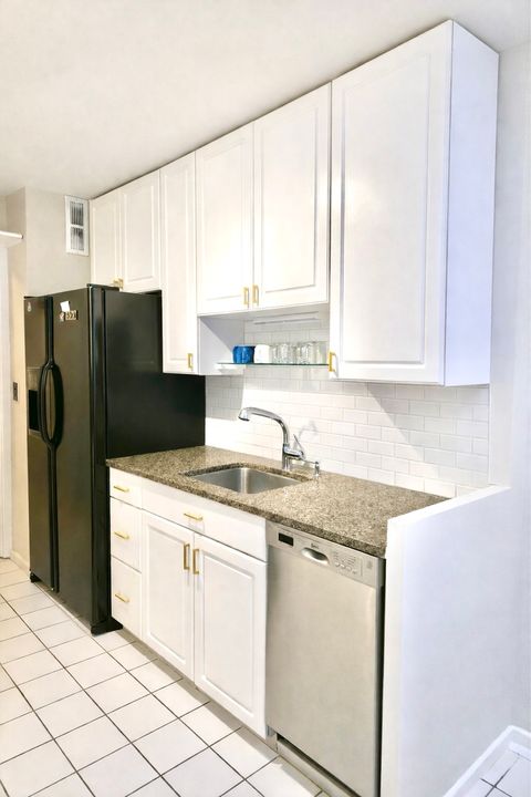 Tiny photo for 3430 N Lake Shore Drive #15M, Chicago, IL 60657 (MLS # 12593973)