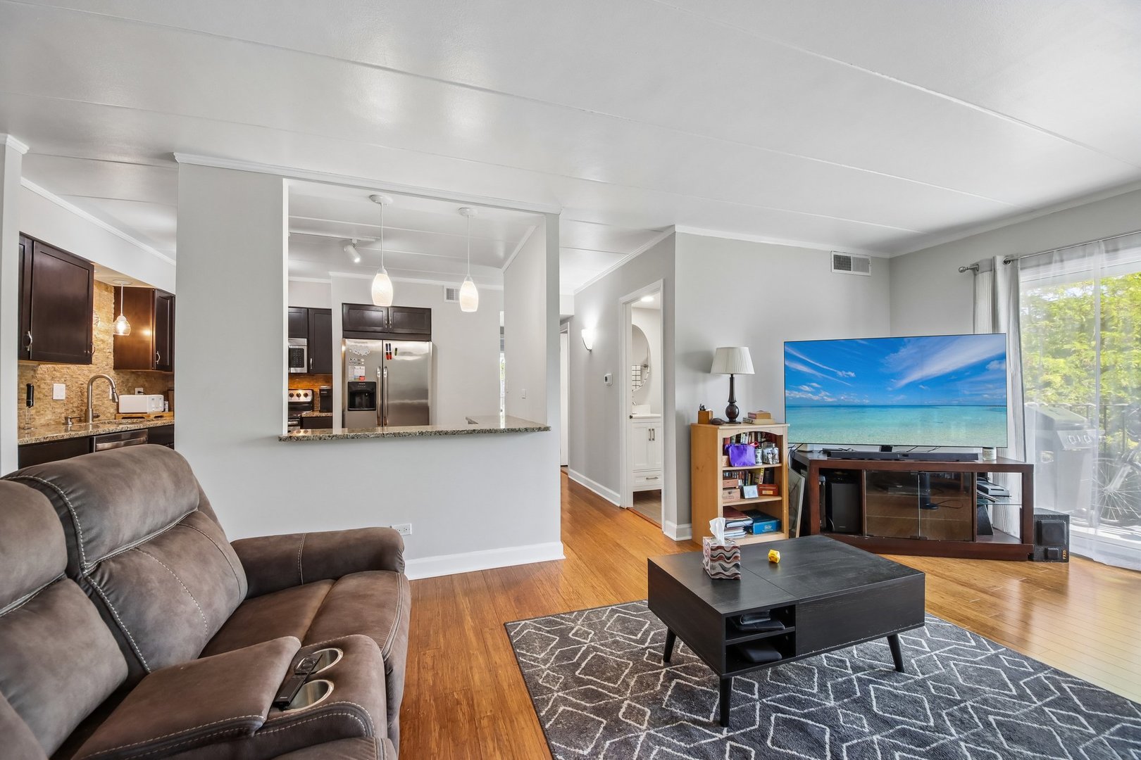 Properties 4 6330 Lincoln Avenue 3C