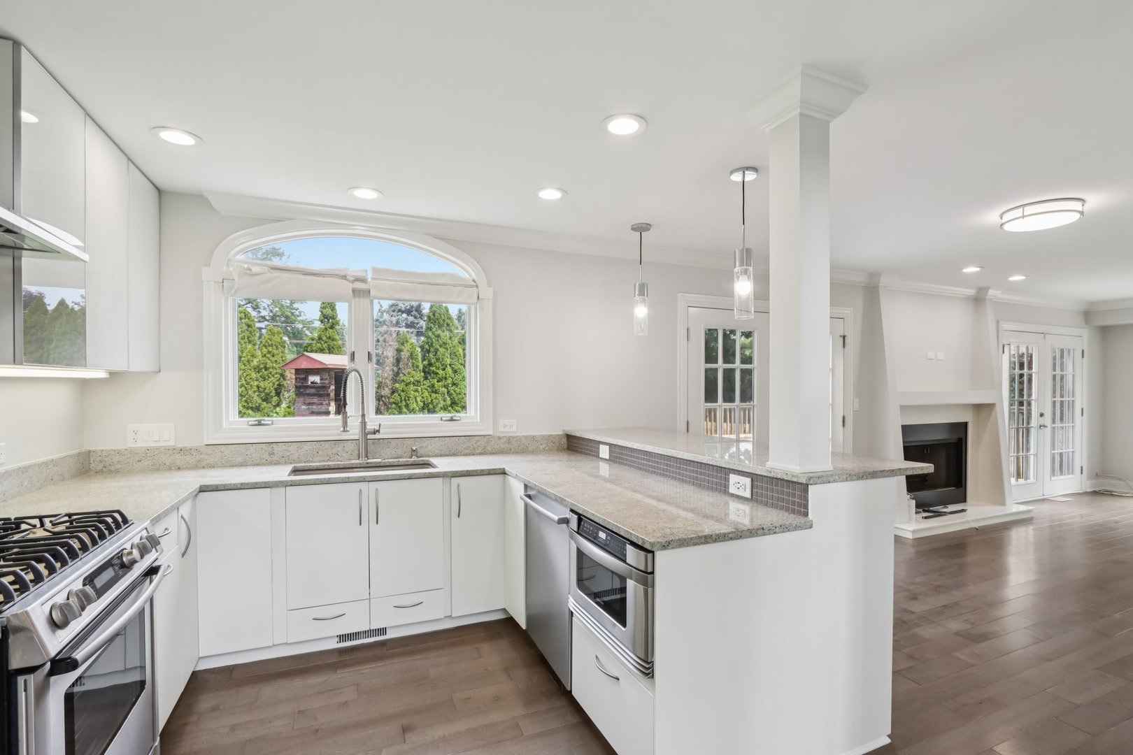 122 W Courtland Street