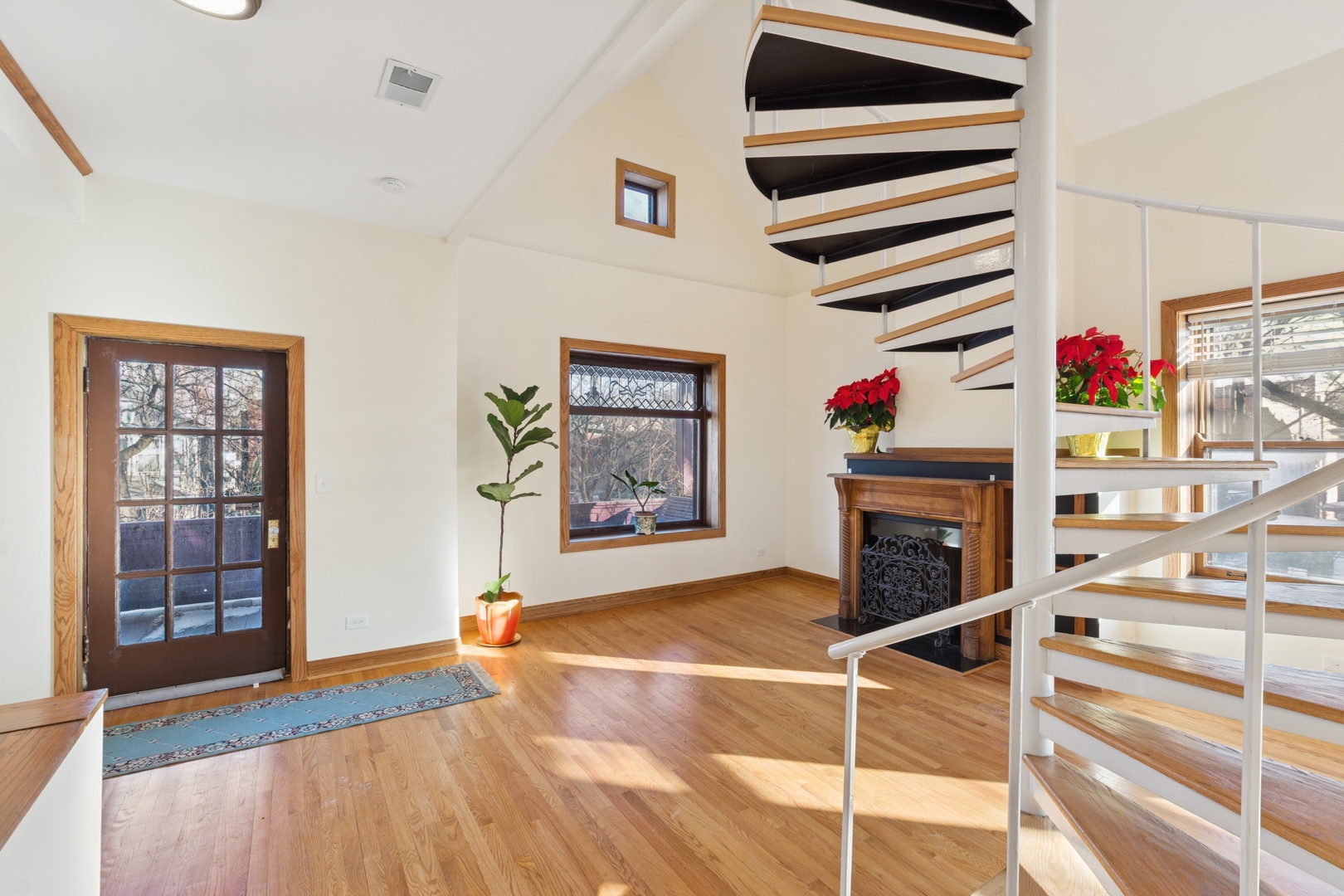 5202 N Lakewood Avenue 2