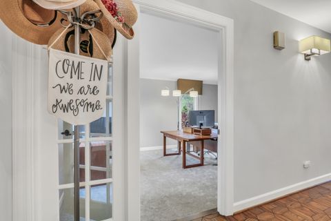 Tiny photo for 1525 Saratoga Court, Libertyville, IL 60048 (MLS # 12635923)