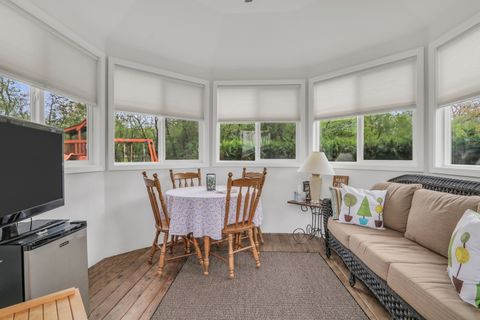 Tiny photo for 1525 Saratoga Court, Libertyville, IL 60048 (MLS # 12635923)