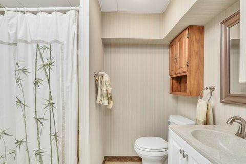Tiny photo for 1525 Saratoga Court, Libertyville, IL 60048 (MLS # 12635923)