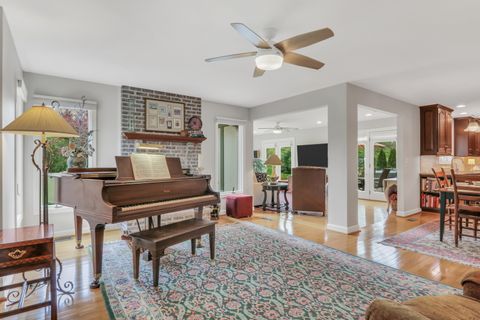 Tiny photo for 1525 Saratoga Court, Libertyville, IL 60048 (MLS # 12635923)