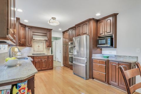Tiny photo for 1525 Saratoga Court, Libertyville, IL 60048 (MLS # 12635923)
