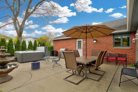 Tiny photo for 1525 Saratoga Court, Libertyville, IL 60048 (MLS # 12635923)