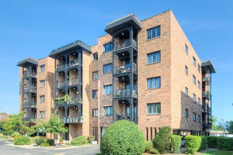 Photo of 9396 Landings Lane #506, Des Plaines, IL 60016 (MLS # 12744791)
