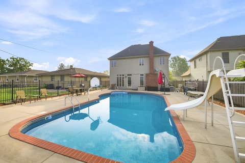 Tiny photo for 1615 Nicholson Street, Crest Hill, IL 60403 (MLS # 12689494)
