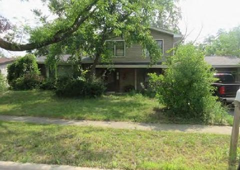 Photo of 704 N Pinecrest Road, Bolingbrook, IL 60440 (MLS # 12536014)