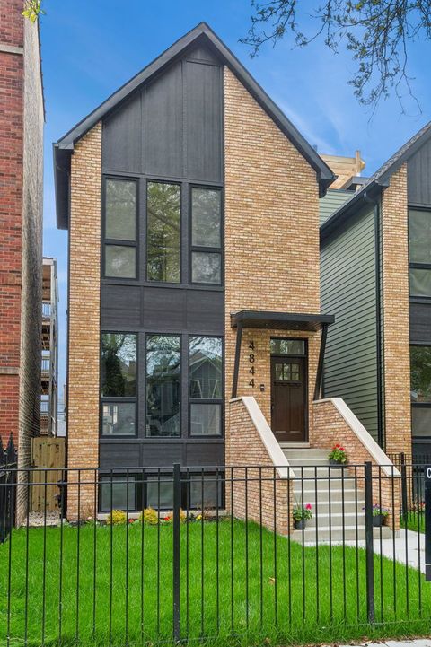 Photo of 4846 N Hermitage Avenue, Chicago, IL 60640 (MLS # 12635269)