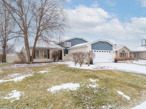 Photo of 515 Edgewater Drive, Minooka, IL 60447 (MLS # 12528765)