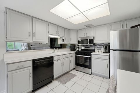 Tiny photo for 8220 Daniel Drive, Justice, IL 60458 (MLS # 12657521)