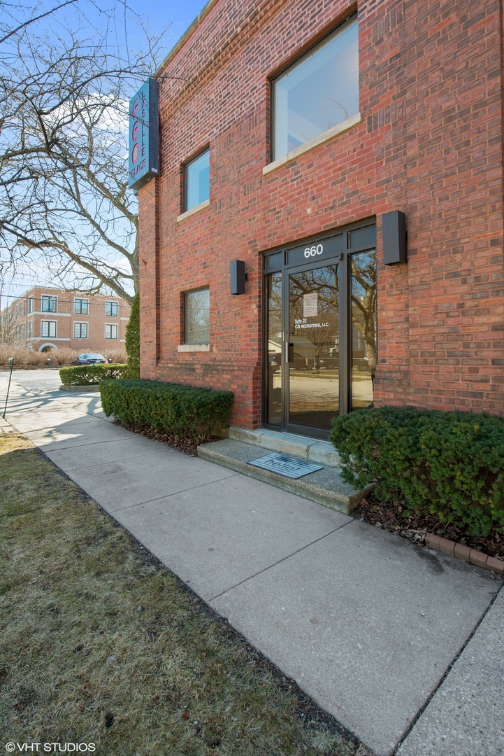 660 La Salle Place