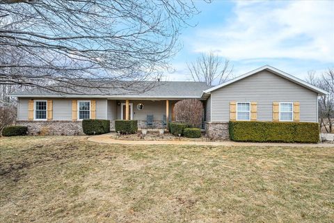 Tiny photo for 103 Comet Lane, Heyworth, IL 61745 (MLS # 12565513)