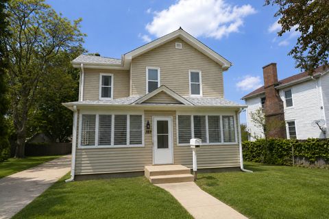 Photo of 323 S Broadway Avenue, Aurora, IL 60505 (MLS # 12573056)