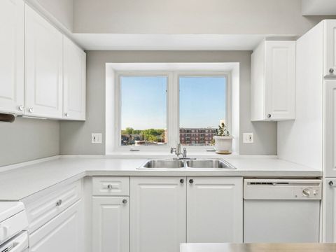 Tiny photo for 3303 GROVE Avenue #604, Berwyn, IL 60402 (MLS # 12599490)