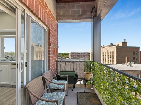 Tiny photo for 3303 GROVE Avenue #604, Berwyn, IL 60402 (MLS # 12599490)