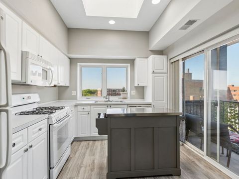 Tiny photo for 3303 GROVE Avenue #604, Berwyn, IL 60402 (MLS # 12599490)