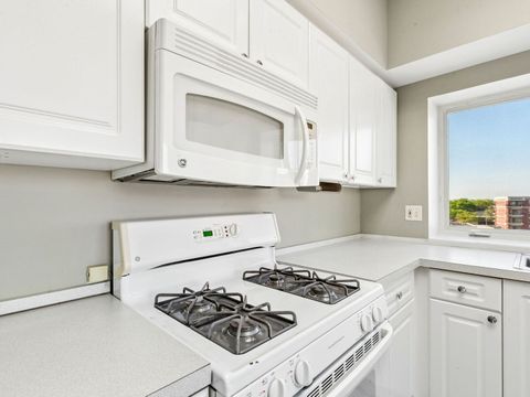 Tiny photo for 3303 GROVE Avenue #604, Berwyn, IL 60402 (MLS # 12599490)