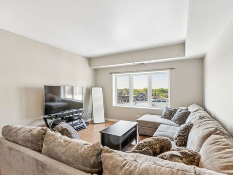 Tiny photo for 3303 GROVE Avenue #604, Berwyn, IL 60402 (MLS # 12599490)