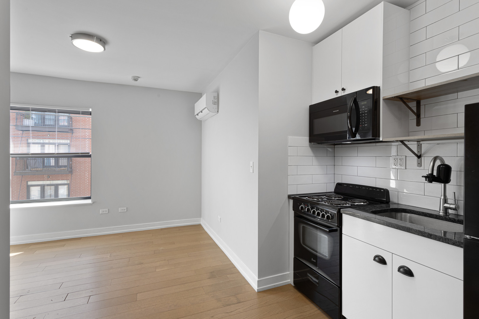 6019 N Winthrop Avenue 402